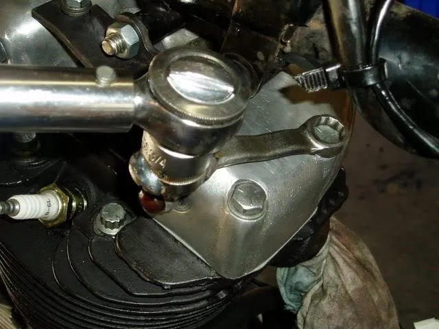 Llave de apriete sobre un motor