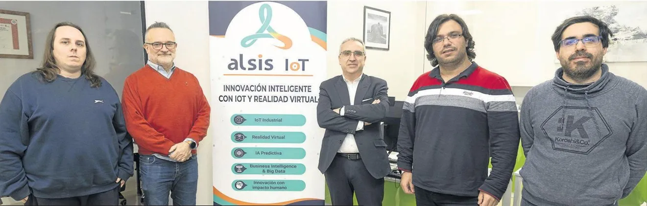 Parte del equipo en la oficina de Alsis IoT en Palencia
